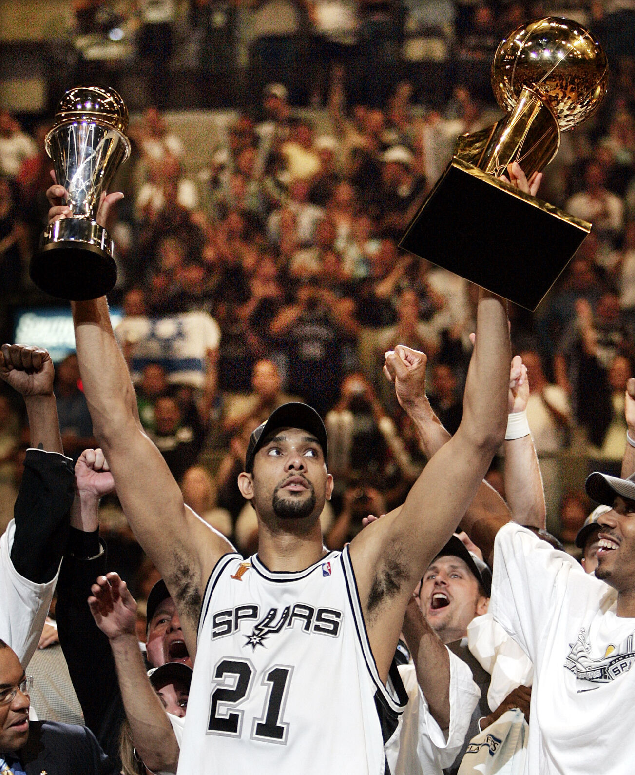 2005: Tim Duncan, Manu Ginobili lead San Antonio Spurs past Detroit Pistons in NBA Finals